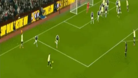 米内罗传射建功，申花客场3-1逆袭河南，吴曦、谢鹏飞添彩胜利